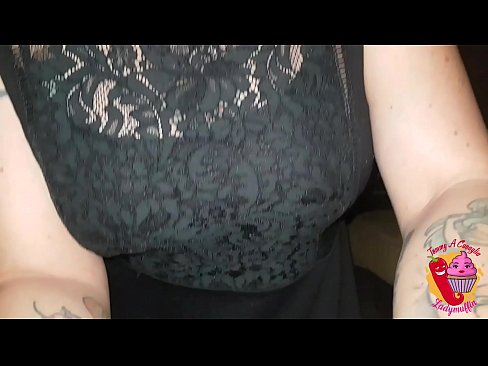 ❤️ Mae llyschwaer Slutty yn rhoi blowjob iddo a Sbaeneg ☑Porno wrthon ni ﹏