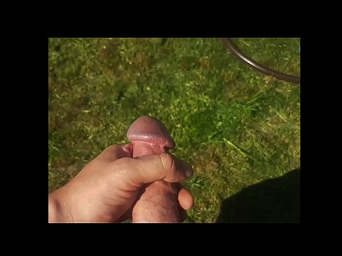 ❤️ Hottie poeth yn cael ei pussy pinc fucked a cums gyda chwistrell mewn gardd haf ☑Porno wrthon ni ﹏