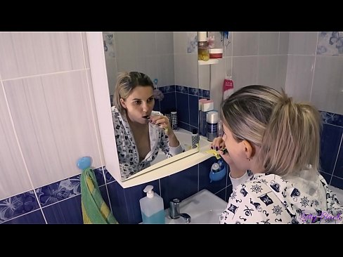 ❤️ Mae darnia gyda ifanc mewn pyjamas yn dod i ben cum llafar yn ass - letty du ☑Porno wrthon ni ﹏